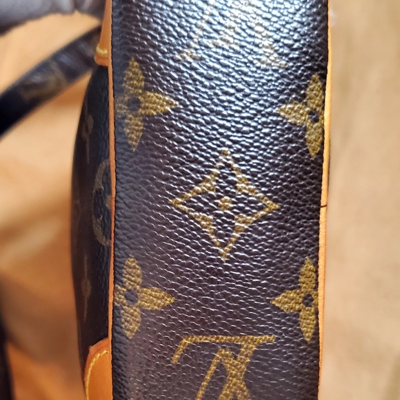 Louis Vuitton Monogram Danube - Picture 4 of 16